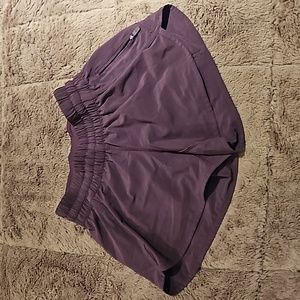 Lululemon Tracker Low-Rise Lined Short Garnet Burgundy size 4 Excellent